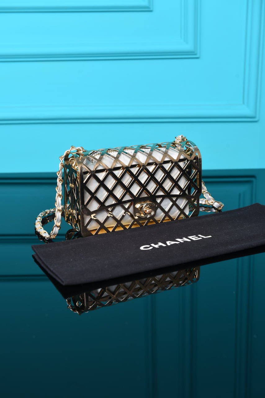 Chnl -Mini Cage Flap with Pouch