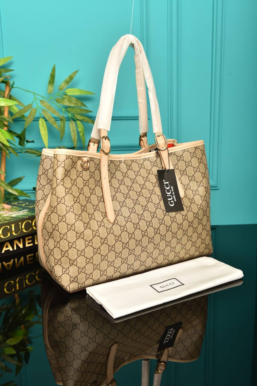GG - Emblem Medium Tote Bag