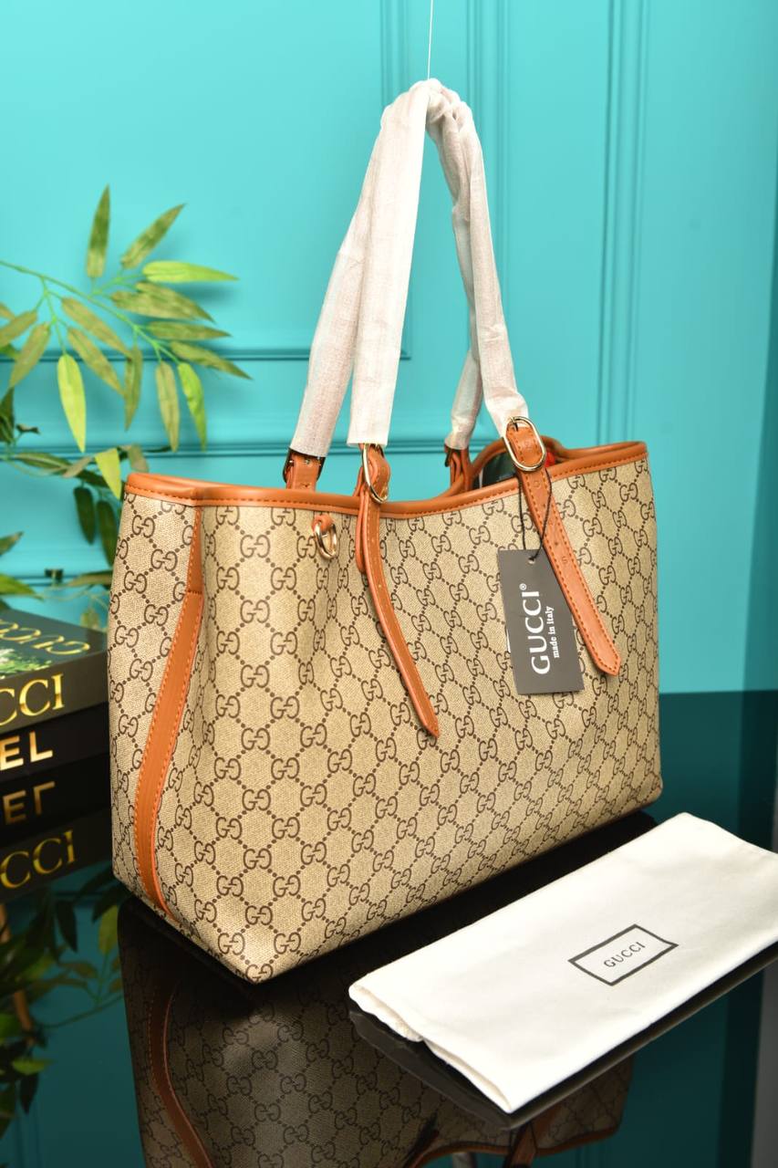 GG - Emblem Medium Tote Bag