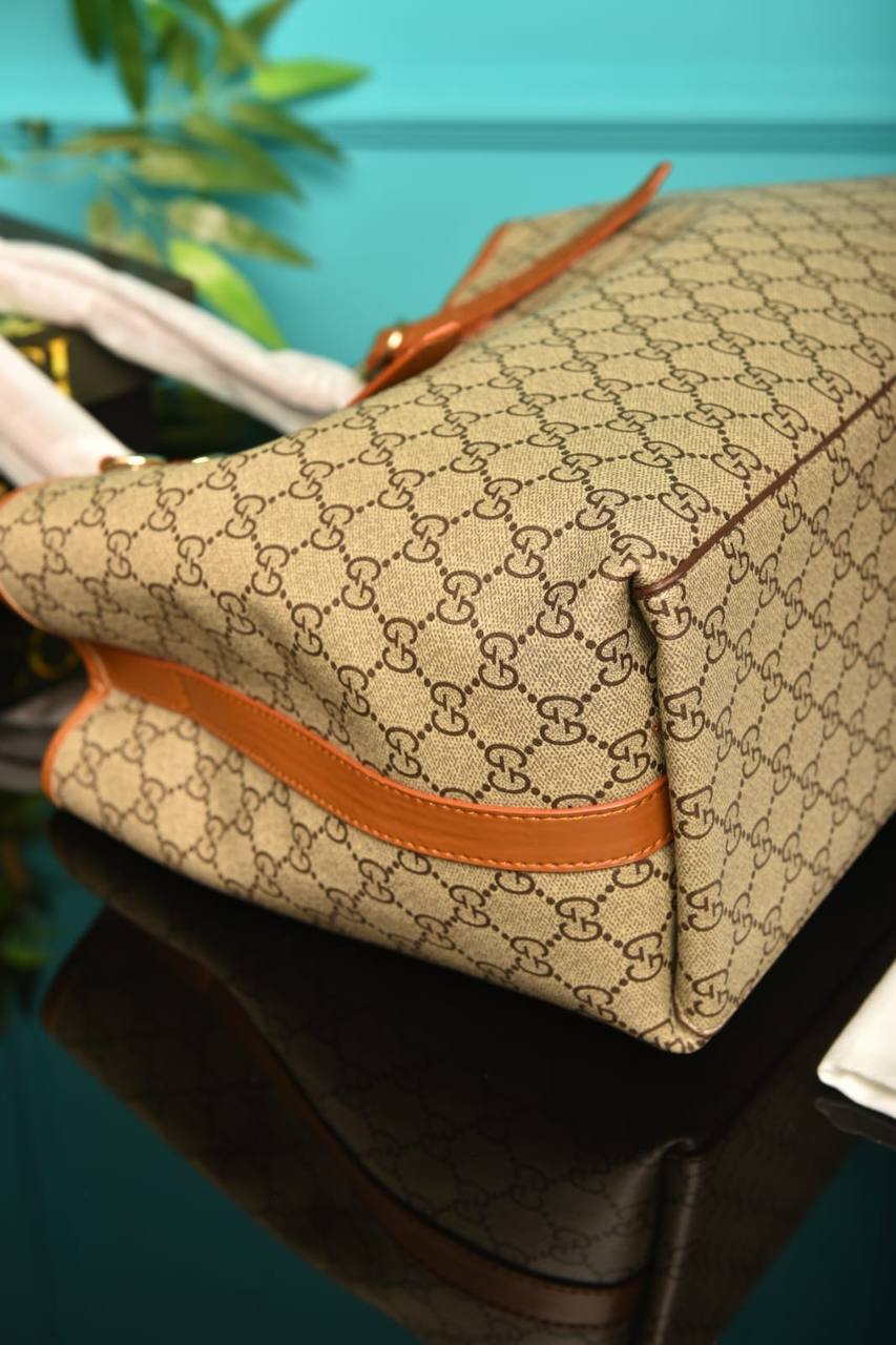GG - Emblem Medium Tote Bag