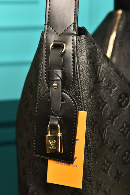 LVS - Slouchy MM Bag (Black)