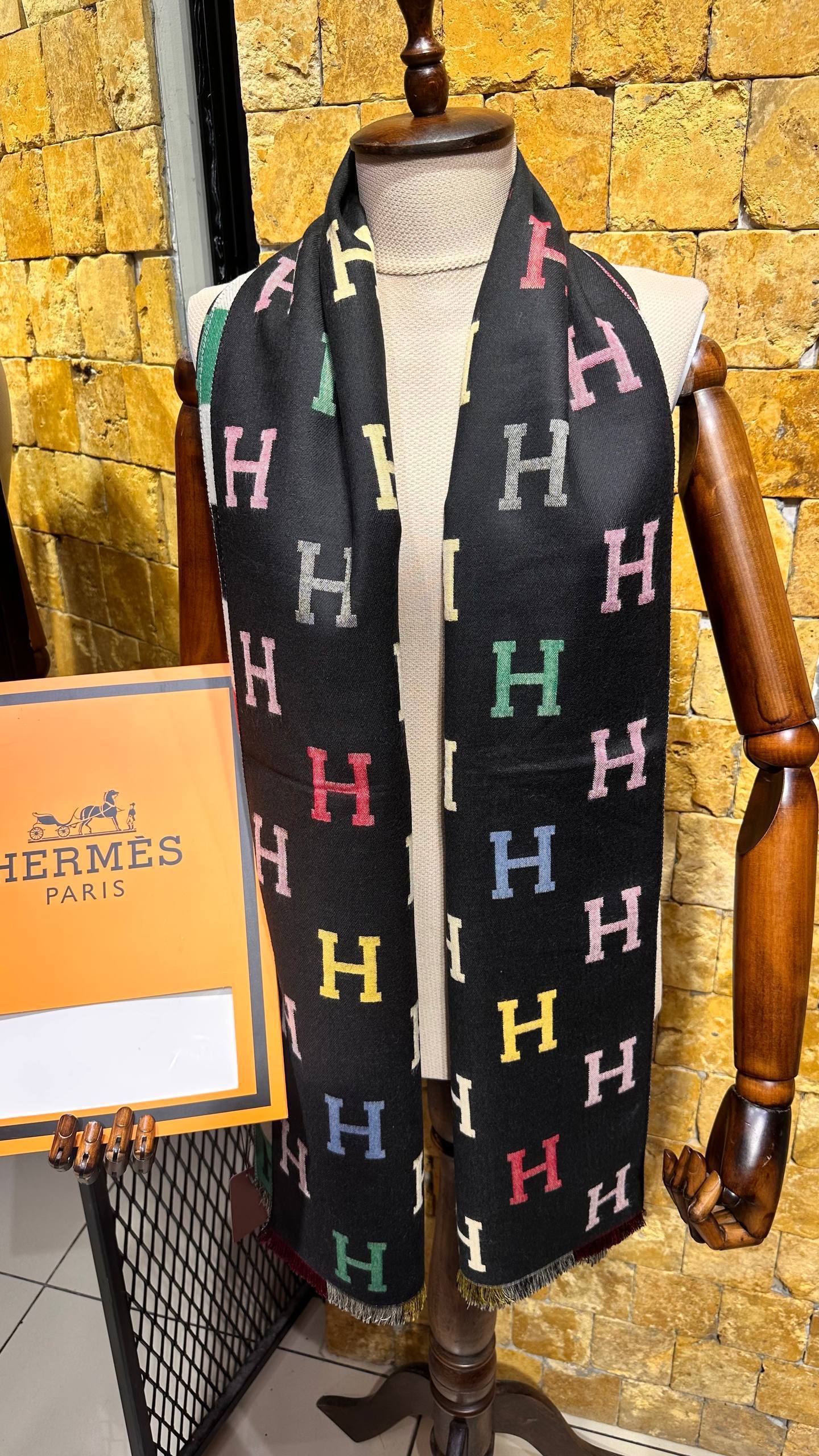 HRMS - Shawl