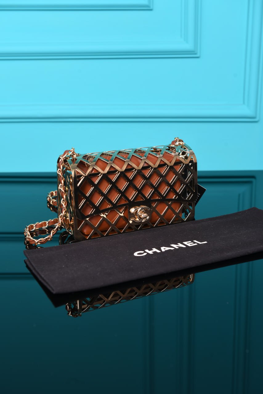 Chnl -Mini Cage Flap with Pouch
