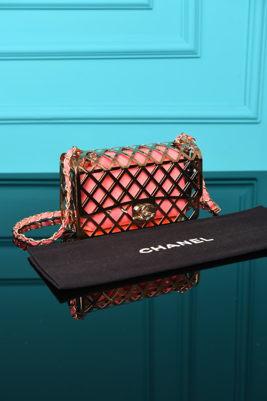 Chnl -Mini Cage Flap with Pouch