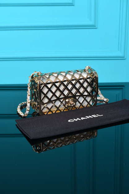 Chnl -Mini Cage Flap with Pouch