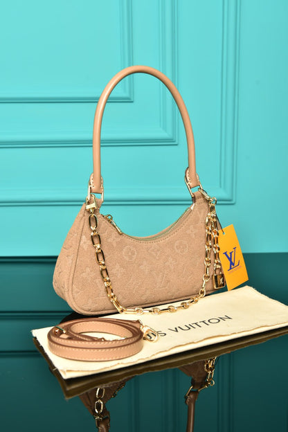 LVS - Catchy PM Bag in Suede