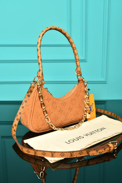 LVS - Catchy PM Bag in Suede
