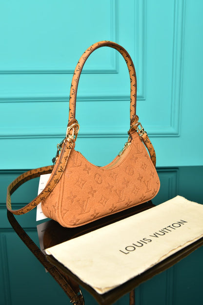 LVS - Catchy PM Bag in Suede