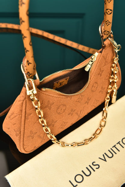 LVS - Catchy PM Bag in Suede