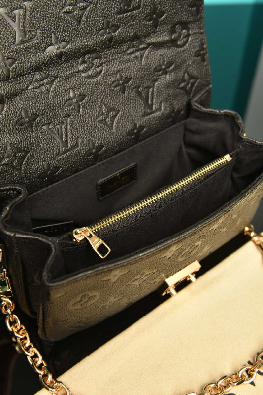 LVS- Pochette Metis East (Black)