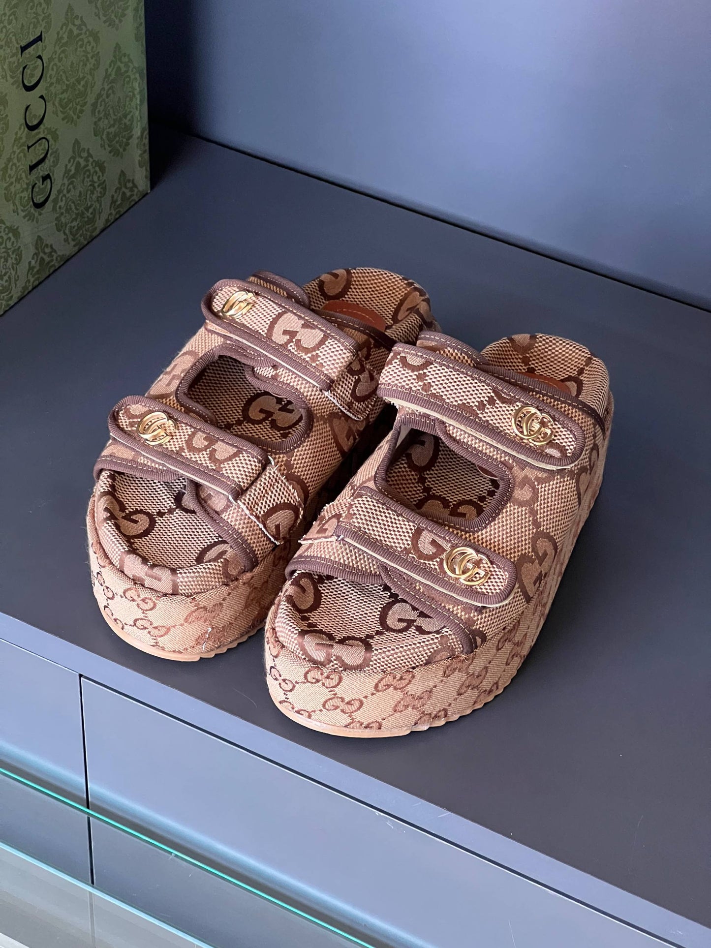 GG -Sandals