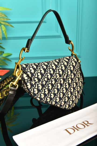 CD - Saddle Bag