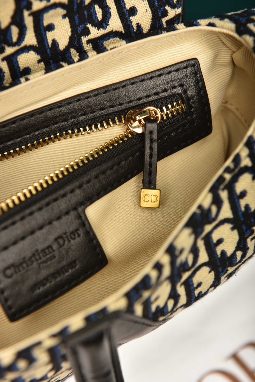 CD - Saddle Bag