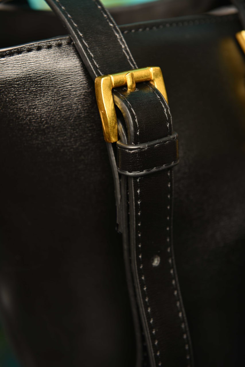 YS-Le 37 in Shiny Leather